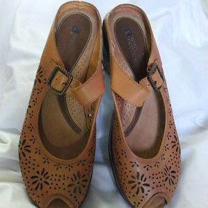 White Mountain Sandal Leather 8.5 M Clogs Light Brown